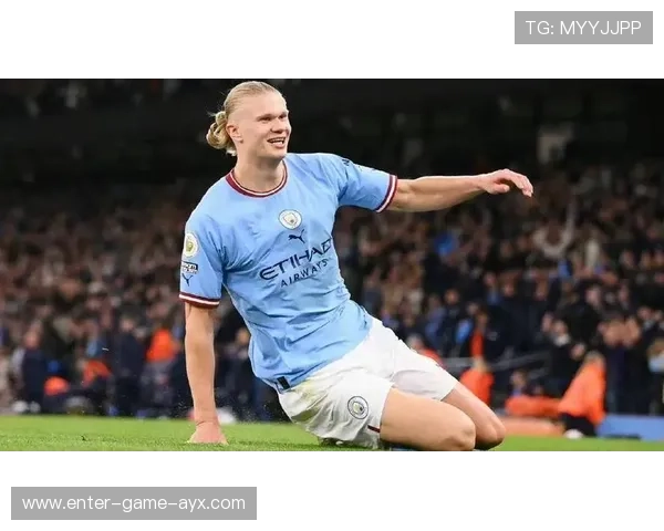 巴黎盯哈兰德式直插型前锋:解读未来足球的进攻革命